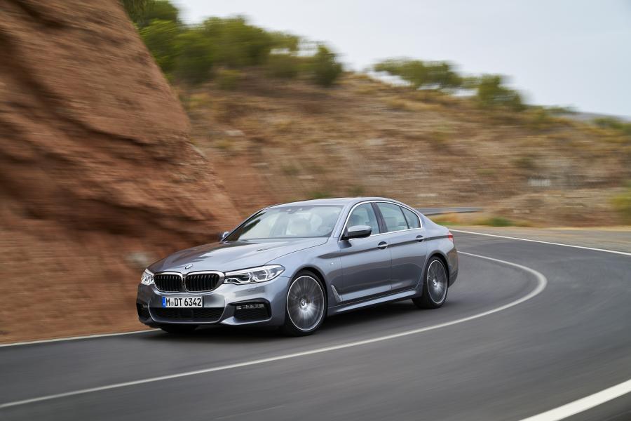 BMW 540i Sedan M Sport 2017 года  (WW) (фото 47 из 98)